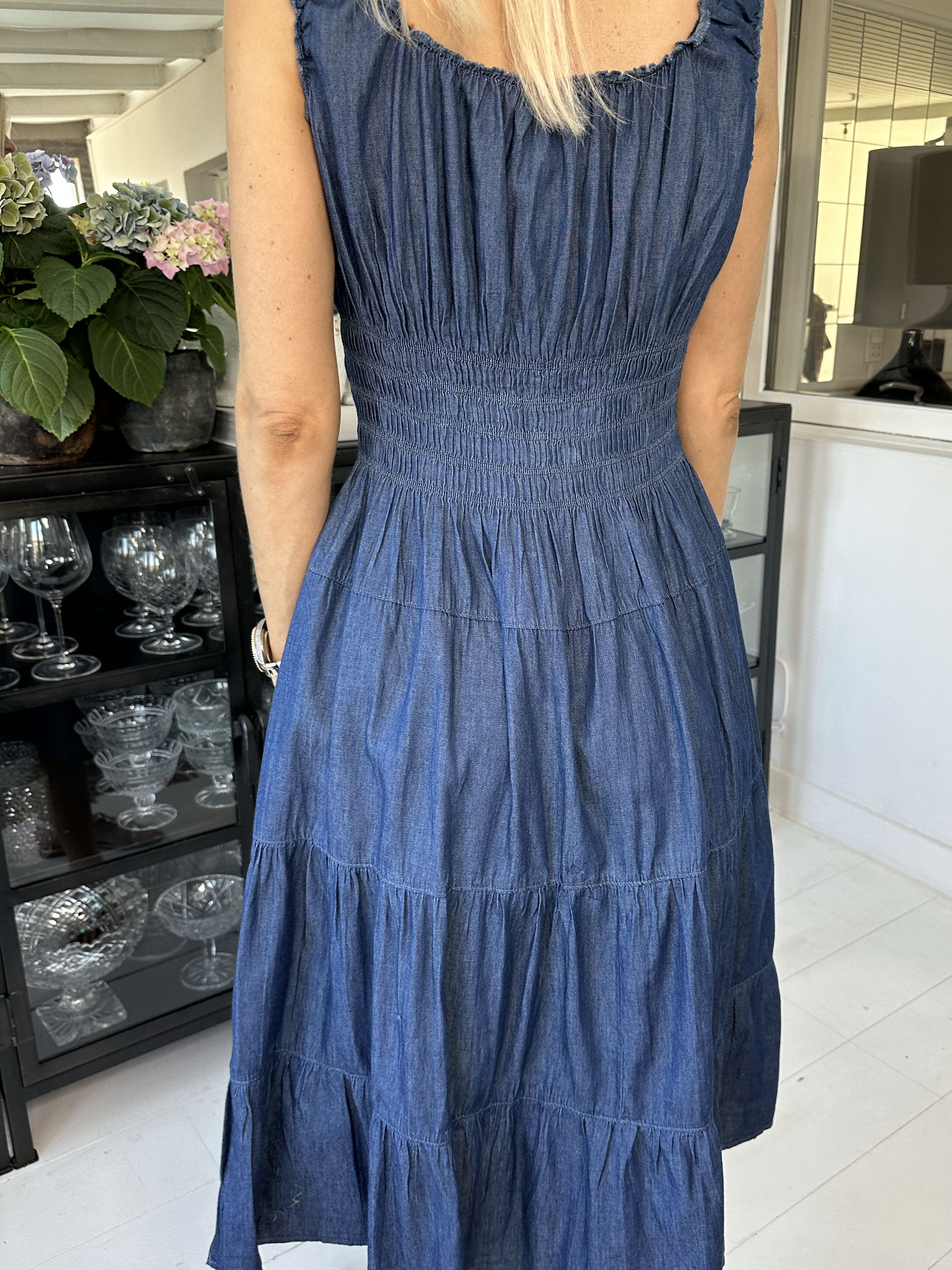 Harper Denim - Sød kjole i bomuld med lag på lag look